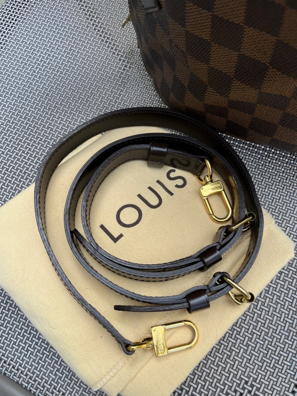 Louis Vuitton Damier Ebene Speedy Bag Dark Brown Check 30 CM  Crossbody - Picture 12 of 16